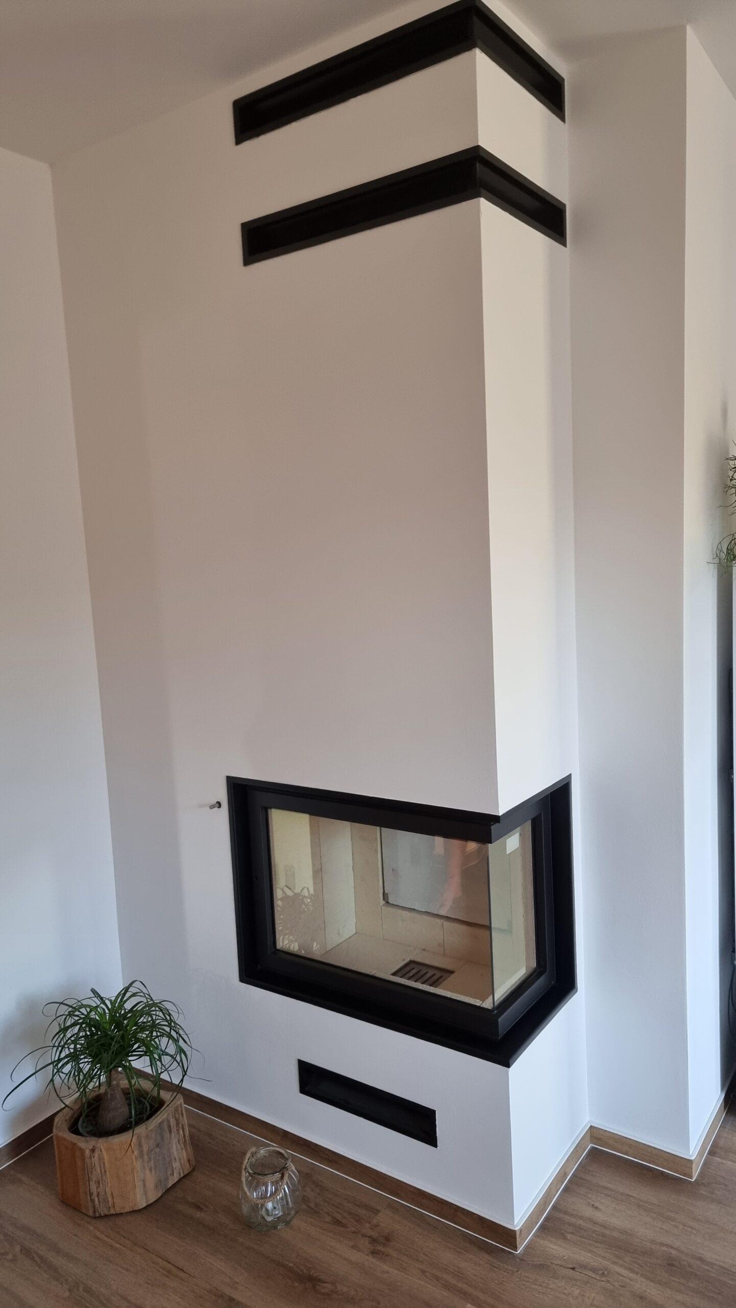 teplovzdušný krb rohový se zadním přikládáním